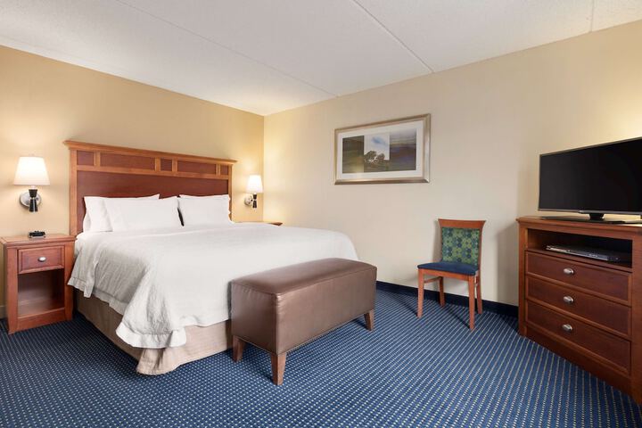 1 King Bed (10 of 12)