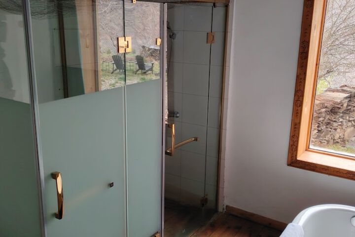 Room 64 of 86