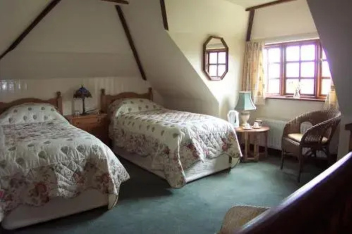 Room 4 of 17