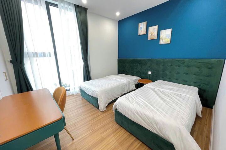 Room 10 of 76