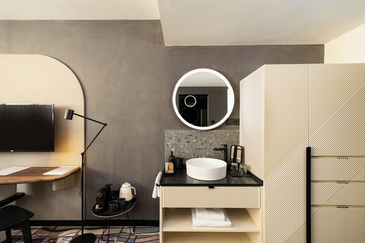 Room 12 of 52