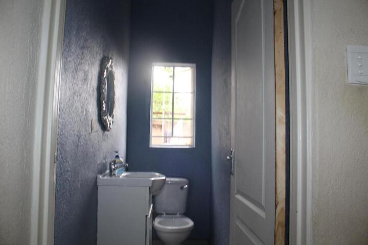Room 7 of 12