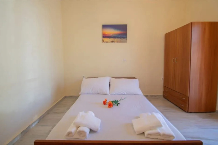 Room 4 of 13