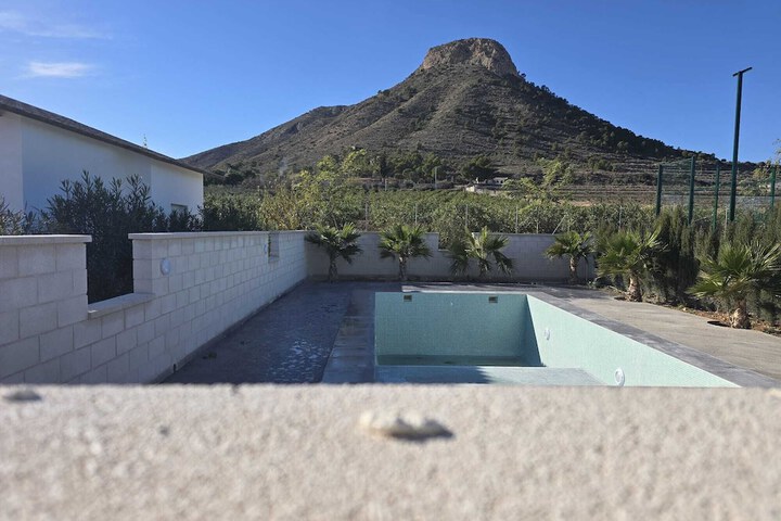 Pool 40 of 77