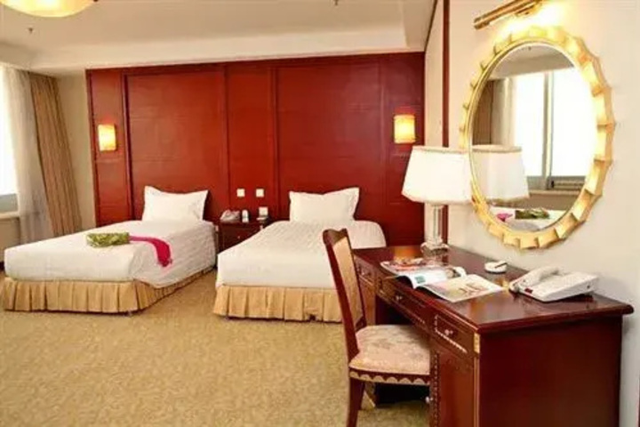Room 4 of 4