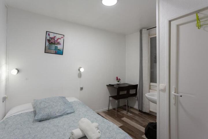Room 70 of 91