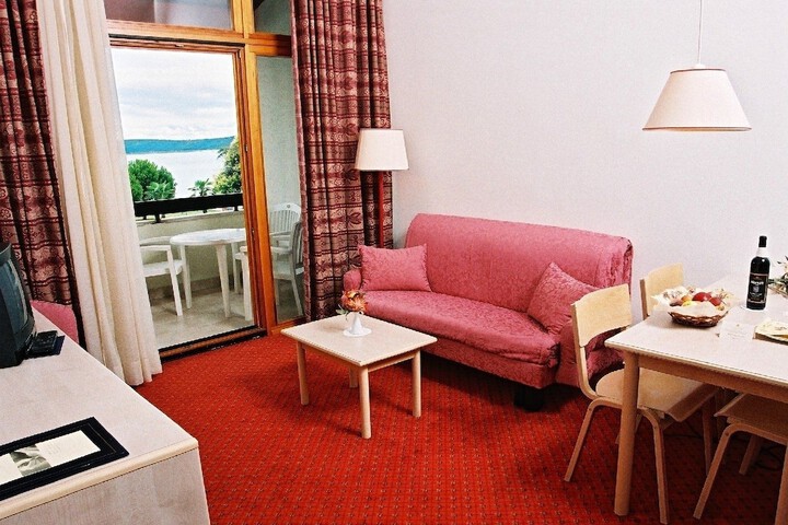 Room 7 of 35