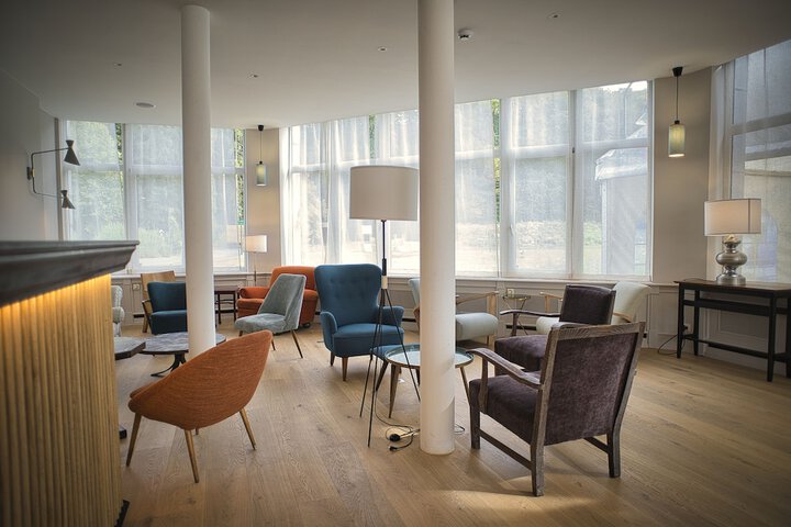 Lounge 51 of 67