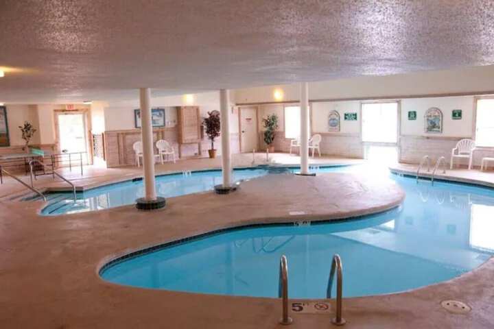 Indoor/outdoor pool