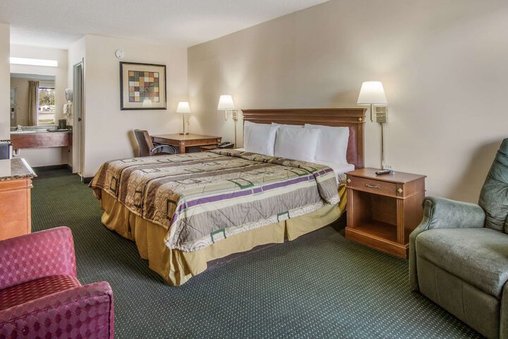 1 King Bed (1 of 6)
