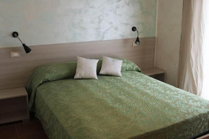 Room 6 of 80