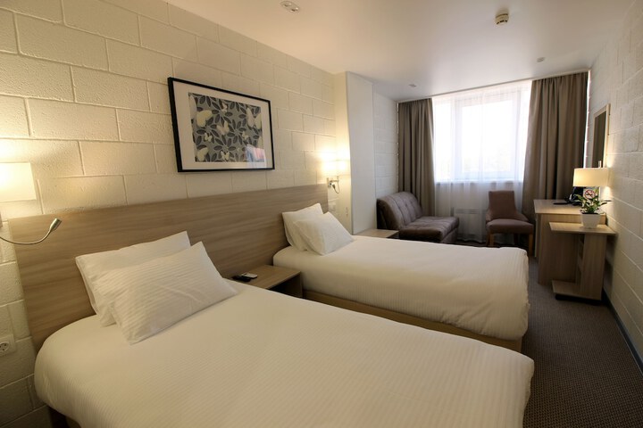 Room 10 of 35