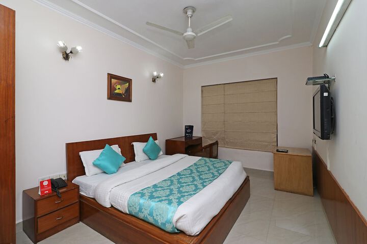 Room 8 of 14