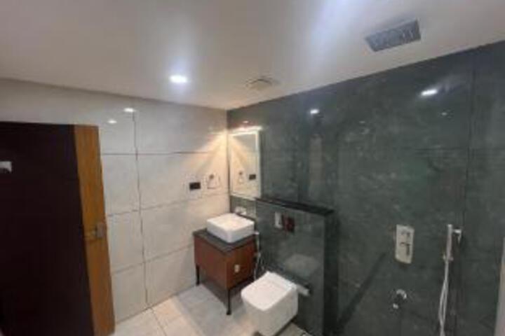 Room 16 of 16