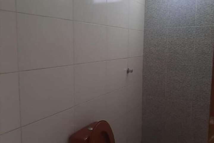 Room 9 of 33