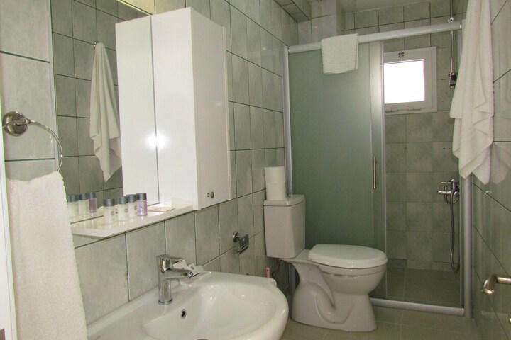 Room 11 of 48