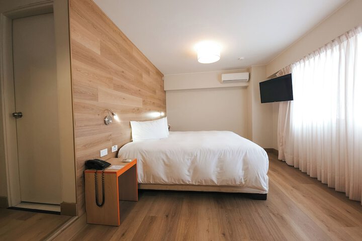 Room 38 of 104