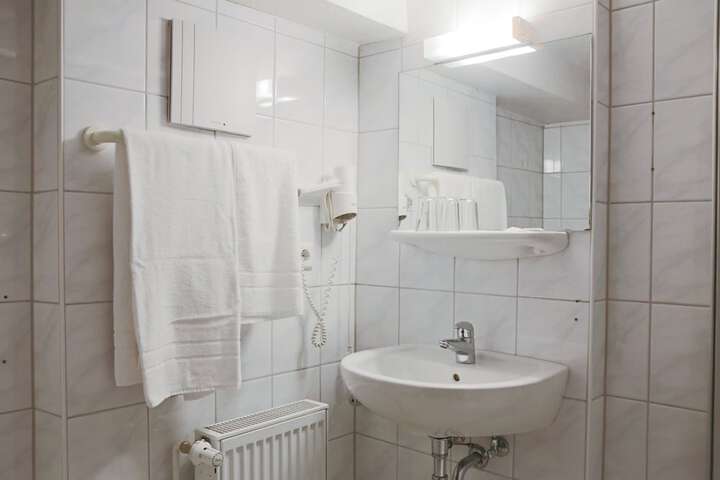 Room 9 of 15