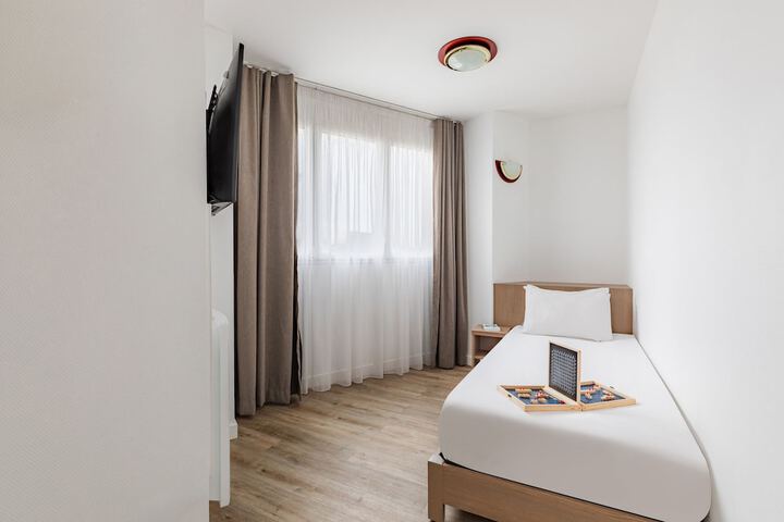 Room 12 of 25