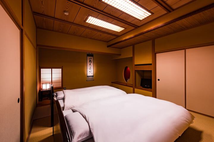 Room 6 of 63