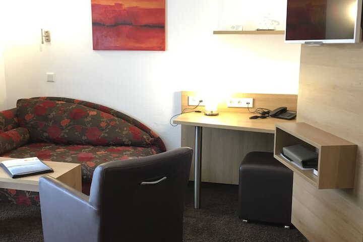 Room 8 of 19