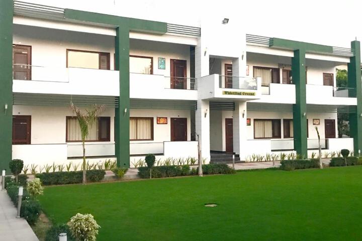 Hotel Whistling Greens