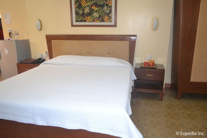 Room 25 of 102