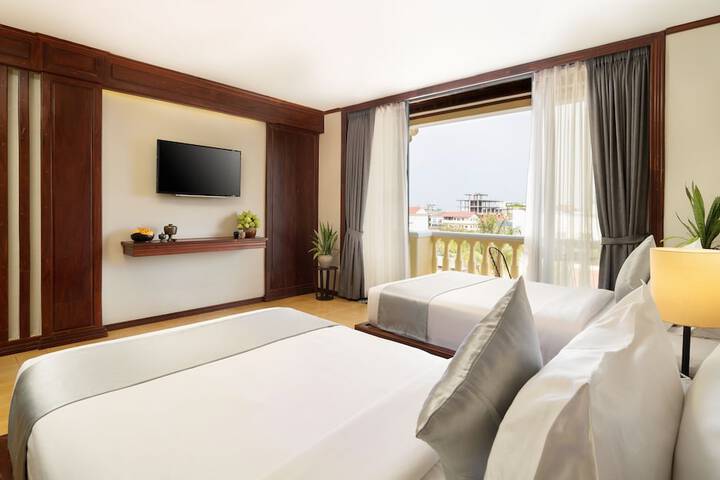 Room 4 of 79