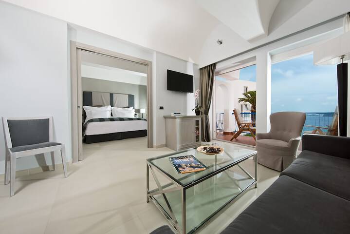 Room 28 of 125