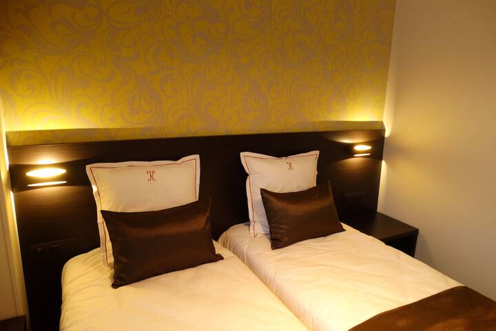 Room 13 of 31
