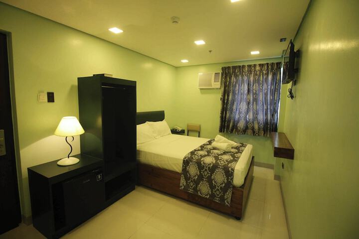 Room 5 of 41
