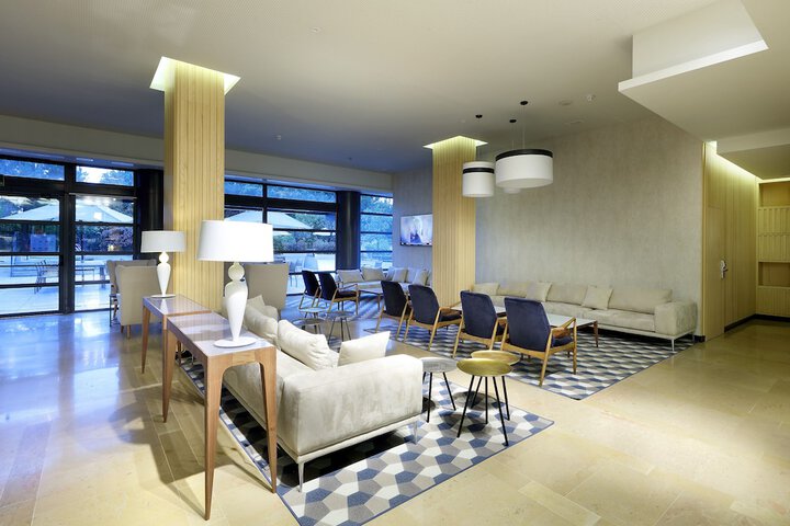 Entrance & Lobby