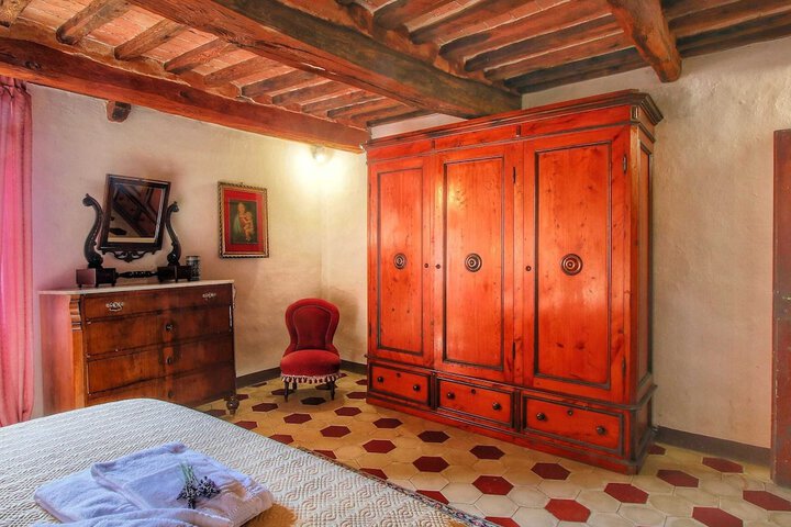Room 4 of 37