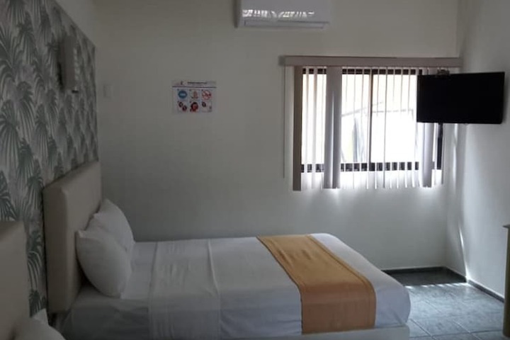 Room 6 of 33