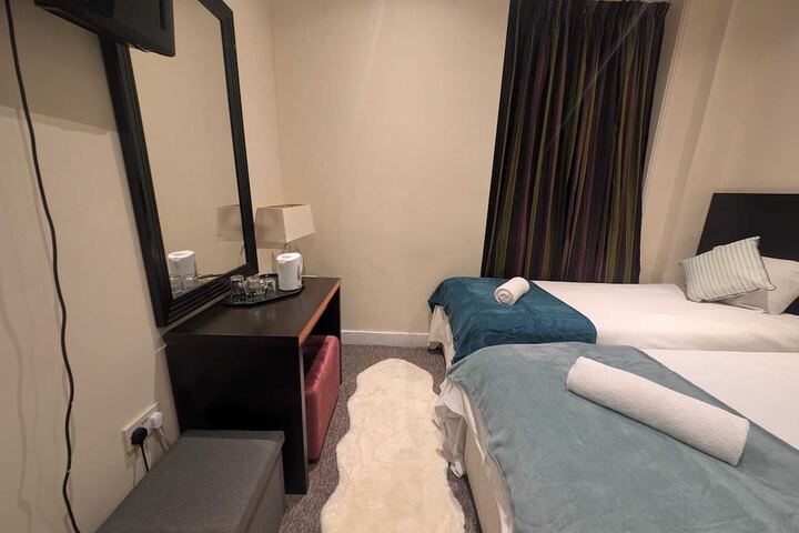 Room 17 of 37