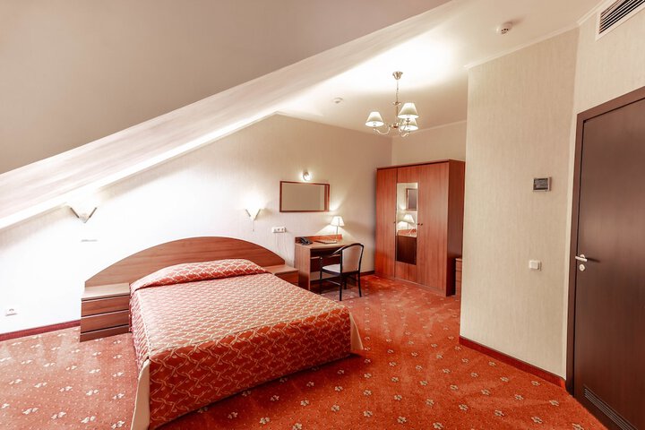 Room 8 of 46