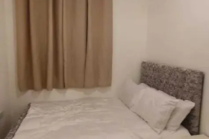 Room 5 of 18