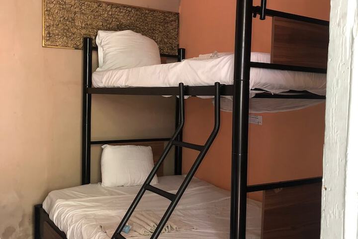 Room 8 of 34