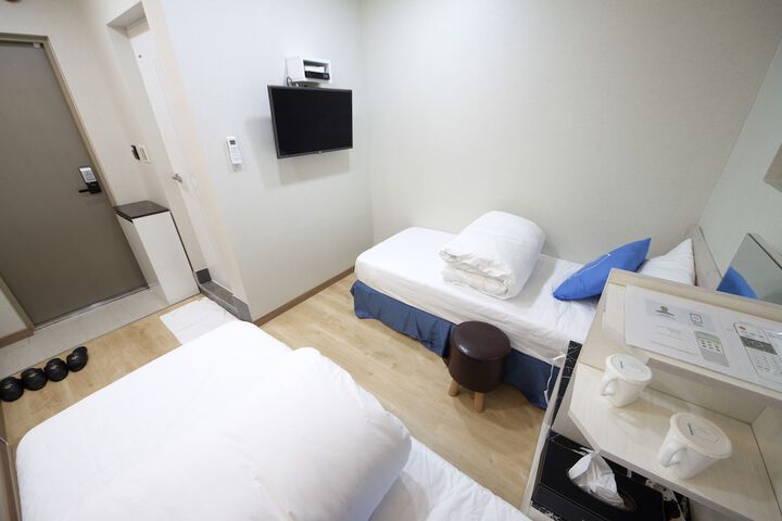 Room 28 of 108