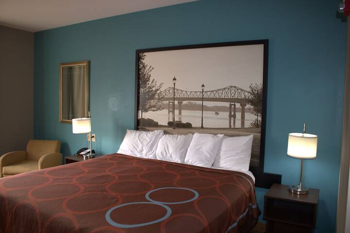 1 King Bed (10 of 11)