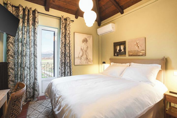 Room 4 of 72