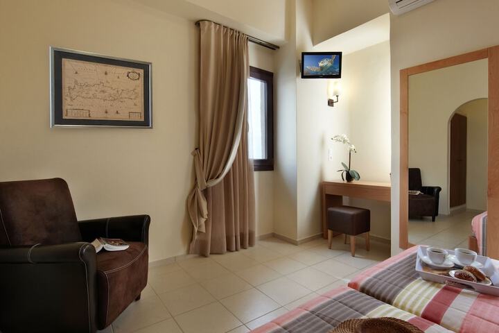 Room 5 of 105