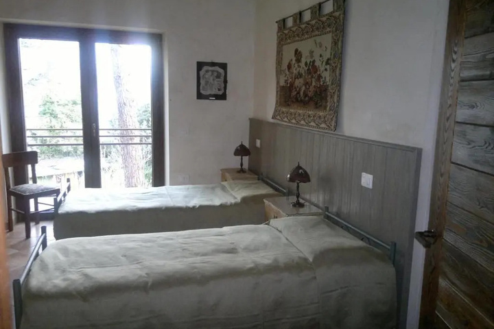 Room 3 of 8