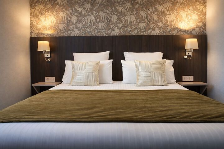 Room 32 of 53
