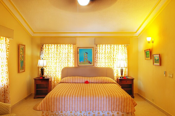 Room 17 of 108