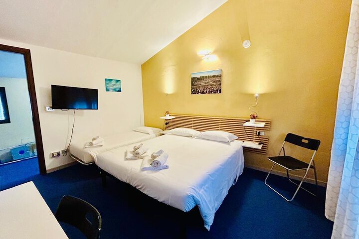 Room 12 of 26