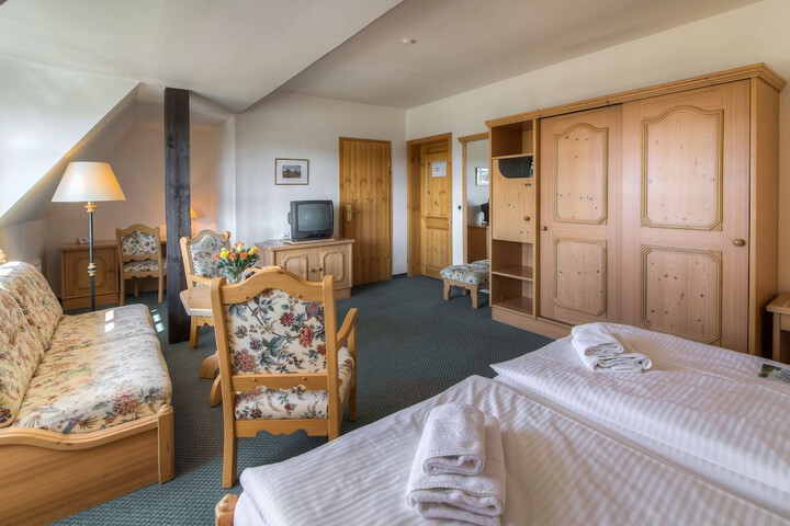 Room 6 of 25