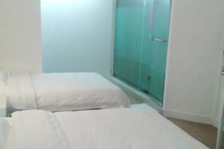 Room 5 of 7