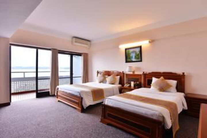 Room 10 of 26