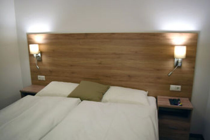 Room 95 of 136